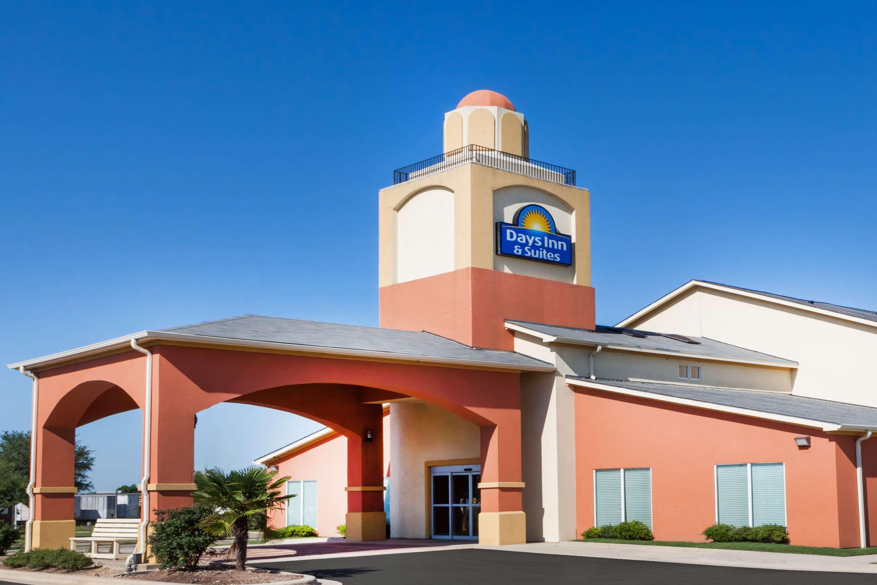 Days Inn & Suites By Wyndham Marquez Exterior photo