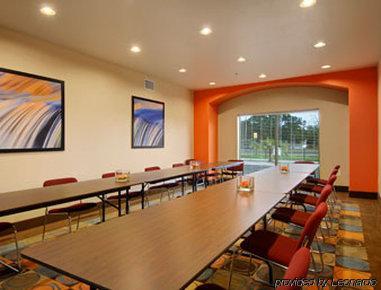 Days Inn & Suites By Wyndham Marquez Facilities photo